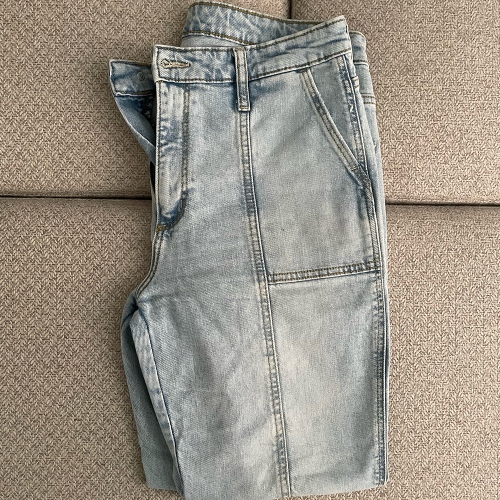 Universal Threads - worn once on 90s Day
12/31
High rise slim straight lightwash